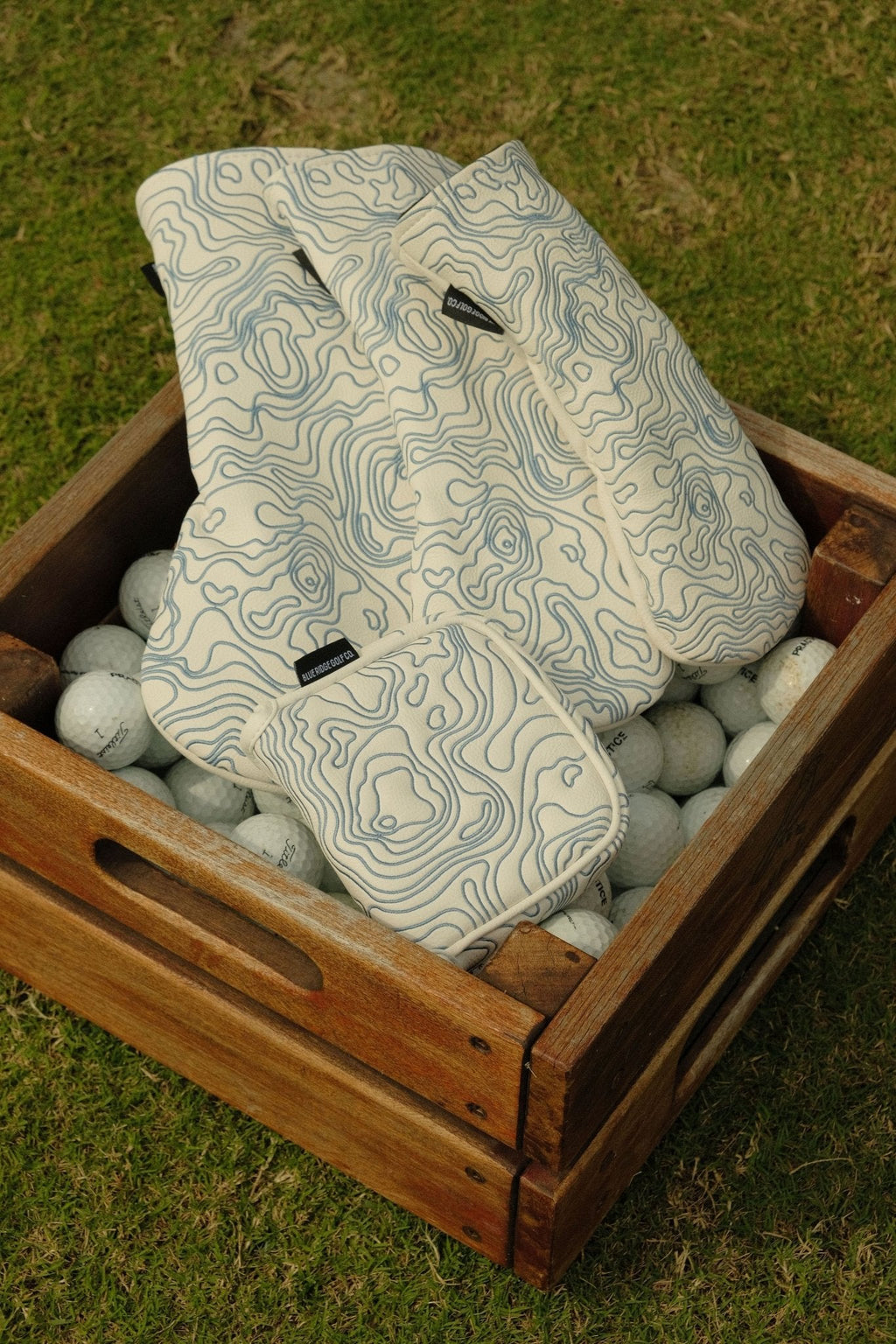 Topographic Headcover – White / Carolina Blue